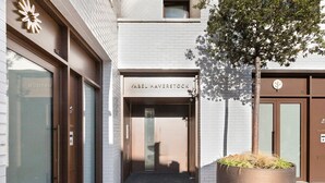 A modern building with a storefront named "VABEL HAVERSTOCK". - Blueground | Chalk Farm, balcony, nr Primrose Hill (London)