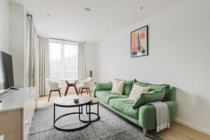 TV, stereo - Blueground | Chalk Farm, balcony, nr Primrose Hill (London)