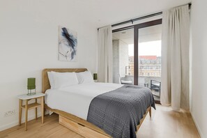 Iron/ironing board, WiFi, bed sheets - Blueground | Chalk Farm, balcony, nr Primrose Hill (London)