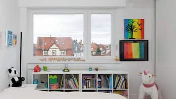 3 bedrooms, laptop workspace, iron/ironing board, bed sheets