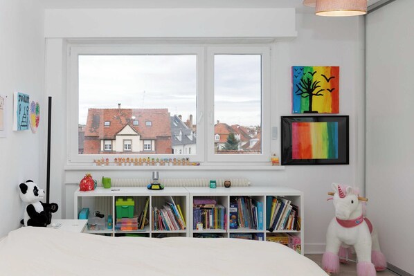 Apartment | 3 bedrooms, laptop workspace, iron/ironing board, bed sheets