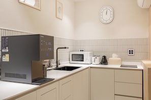 Microwave, stovetop, cookware/dishes/utensils