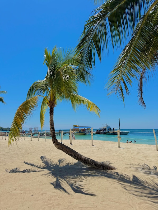 On the beach, sun loungers, beach towels - West Bay Room • Pool • Fridge • Shuttle • Dive 10% (West Bay)