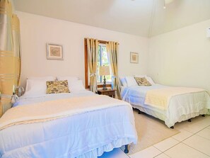 1 bedroom, iron/ironing board, free WiFi, bed sheets - West Bay • 2 Beds 4 Guests • Living Room • Shuttle (West Bay)
