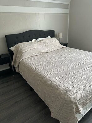 4 habitaciones, tabla de planchar con plancha, wifi y ropa de cama 