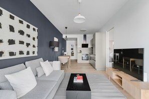 TV, stereo - Blueground | Leopoldstadt, pool, nr Prater (Vienna)