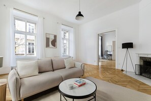 TV, stereo - Blueground | Landstraße, washer/dryer, nr Belvedere (Vienna)