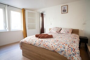 1 bedroom, desk, iron/ironing board, WiFi