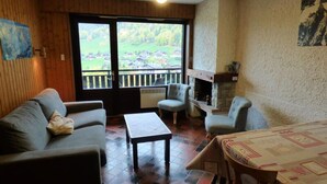 Living area - Perfect Location! Three-room Duplex Apartment - 55m2 - Sleeps 8 (Le Grand-Bornand)