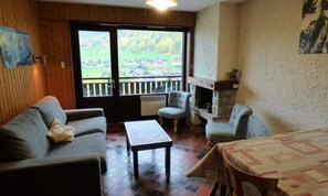 Living area - Perfect Location! Three-room Duplex Apartment - 55m2 - Sleeps 8 (Le Grand-Bornand)