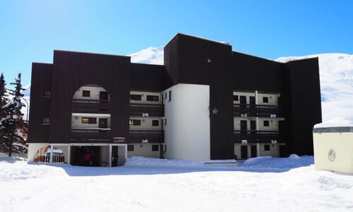 Bright Apartment Ski-in/ski-out Access View of the Slopes