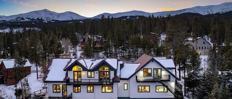 House (6 Bedrooms) | Exterior