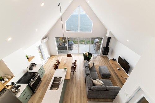 Flocon Marin 1229: Fireplace & Charlevoix Views