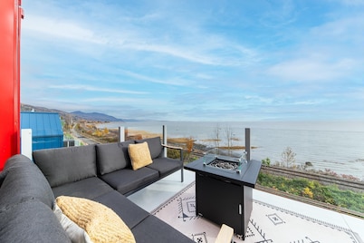 Flocon Marin 1229: Fireplace & Charlevoix Views