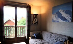 Living area - Spacious and Quiet Apartment for 8 People in the Resort of Saint Sorlin D'arves (Saint-Sorlin-d'Arves)