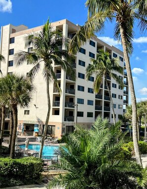 Unclassified image, 4 of 23, button