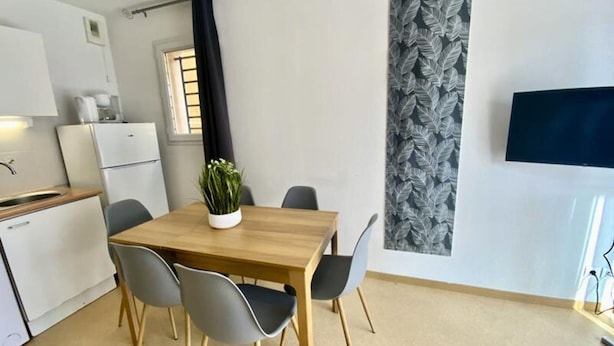 Dining - Apartments for 6 People (Avene)