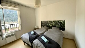 Room - Apartments for 6 People (Avene)