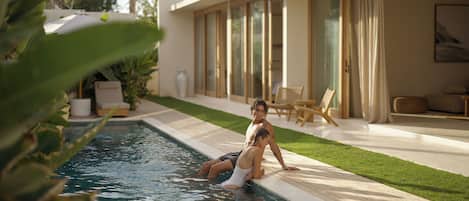 Indoor pool, pool loungers