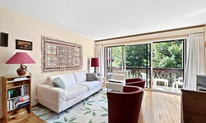Living area - Apartment in Les Carroz Near Ski Bus Stop (Araches-la-Frasse)