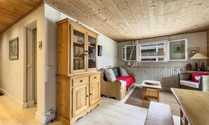 Living area - Apartment in Les Aravis Near Ski Slopes (Araches-la-Frasse)