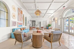 Lobby - Aloha Fridays Miami Beach (Bal Harbour)