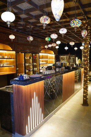 Bar (on property) - Pyrmaids Khan Hotel (Giza)