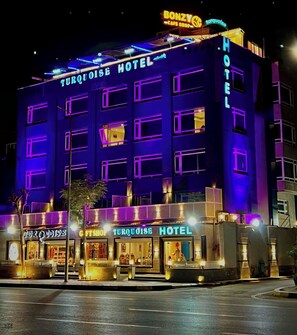 الإطلالة من المنشأة