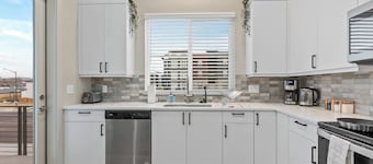 Modern Apartment + Private Balcony w/Views