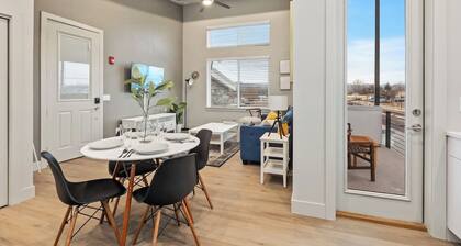 Modern Apartment + Private Balcony w/Views