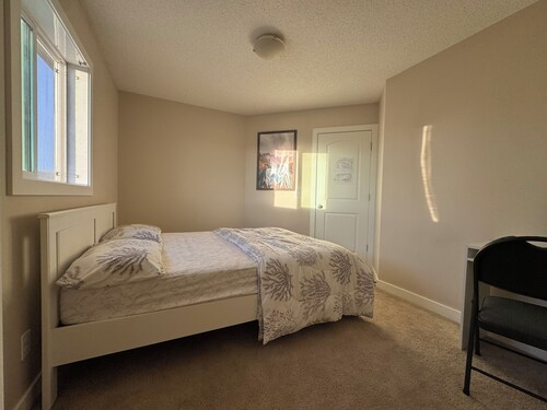 Cozy private room with shared bedroom
