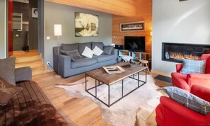 Fireplace - Apartments for 6 People (Les Allues)