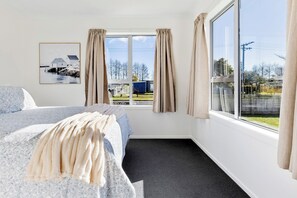 4 bedrooms, iron/ironing board, free WiFi, bed sheets