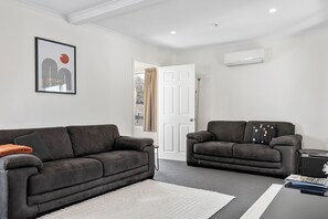 Smart TV, DVD player, books, stereo