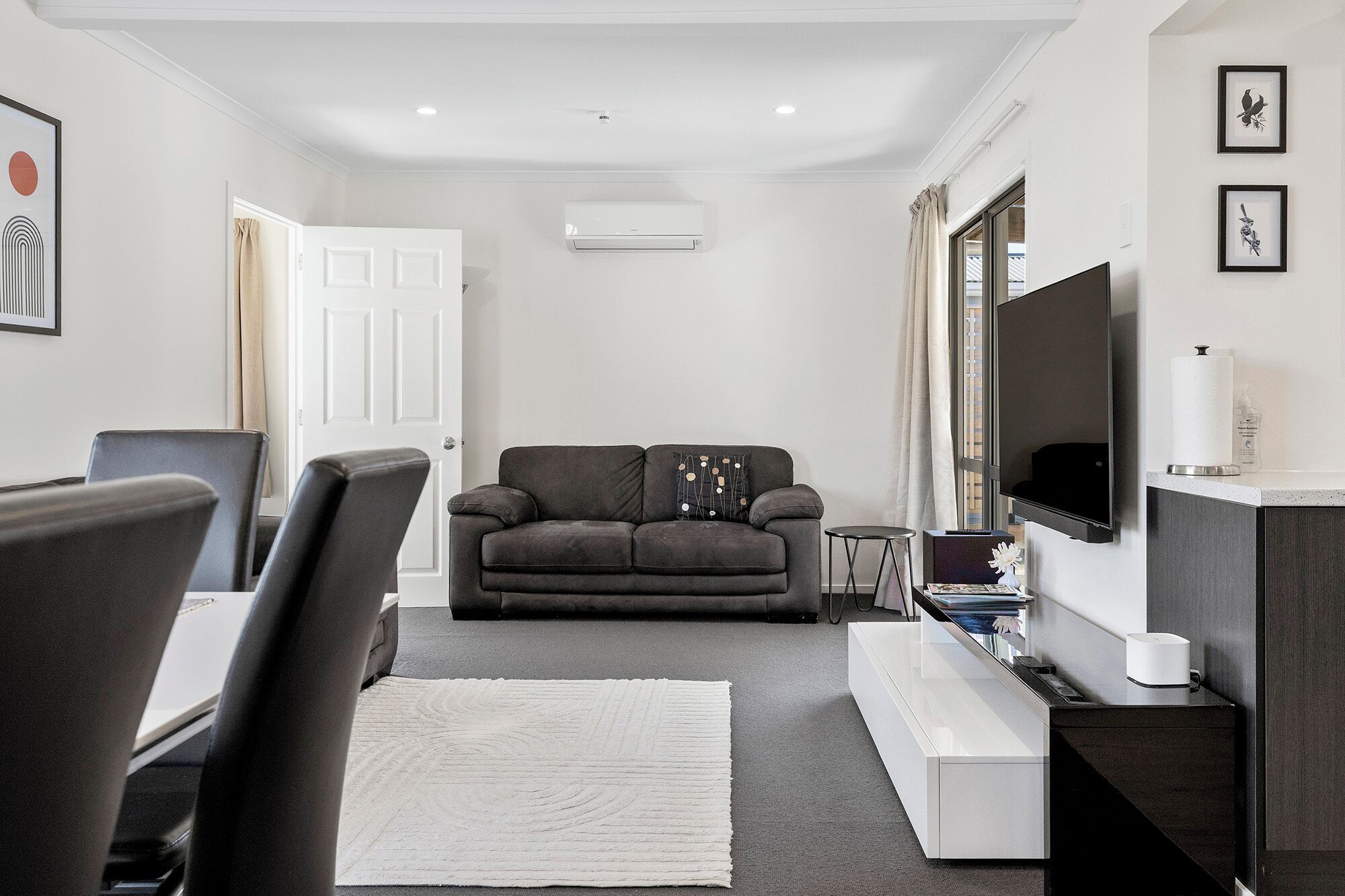 Smart TV, DVD player, books, stereo