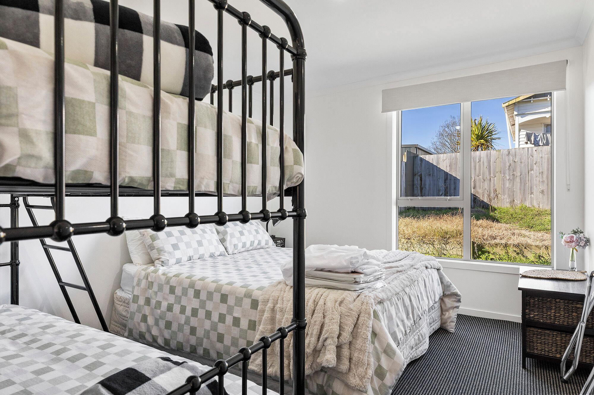 4 bedrooms, iron/ironing board, internet, bed sheets