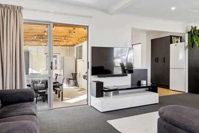 Fantastic Family Lakehouse - Room for everyone