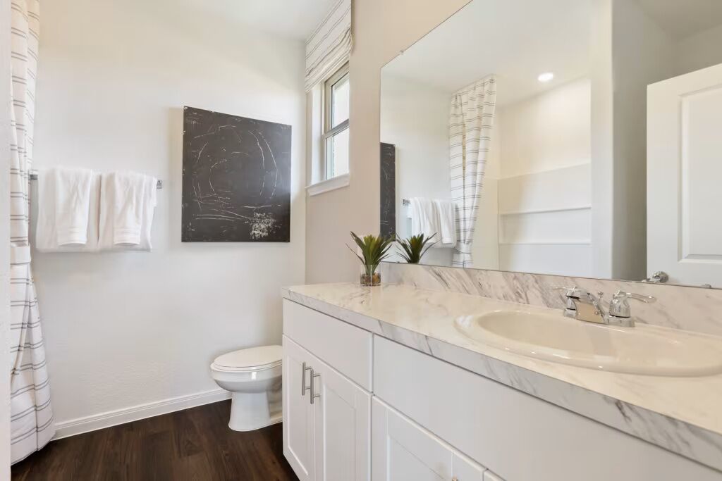 Haartrockner, Handtücher, Seife, Toilettenpapier