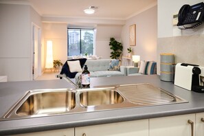 Interior - Luxury Retreat | Central, walk to Optus Stadium (Perth)