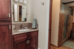 Shower, towels, soap, toilet paper - Sierra’s Secret Garden (Exeter)