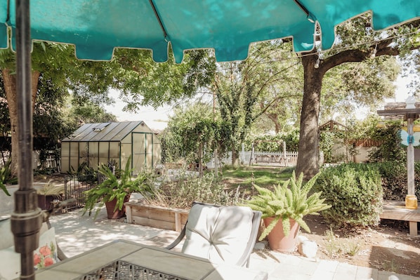 Terrace/patio - Sierra’s Secret Garden (Exeter)