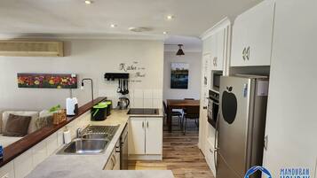 Réfrigérateur, micro-ondes, four, lave-vaisselle