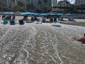 A la platja, gandules de platja i tovalloles de platja
