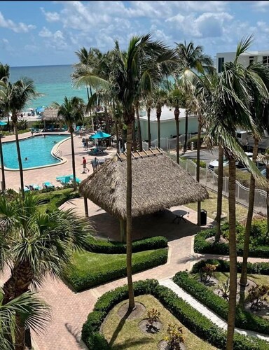 Hollywood Beach Getaway Heated Pool & Secure Parking