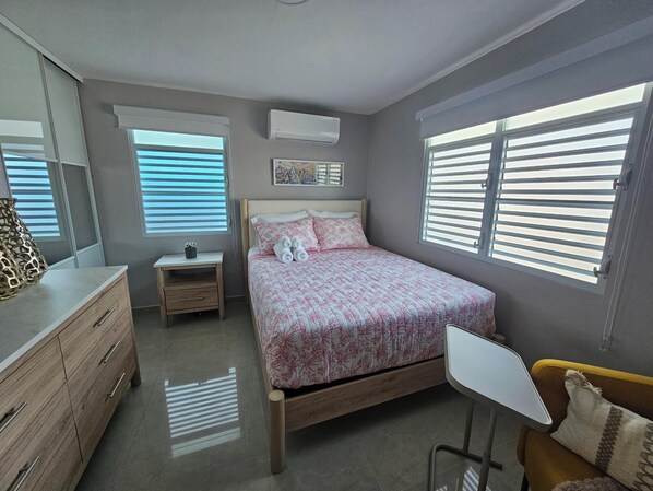 3 bedrooms, free WiFi, bed sheets - Eduardo's Home (San Juan)