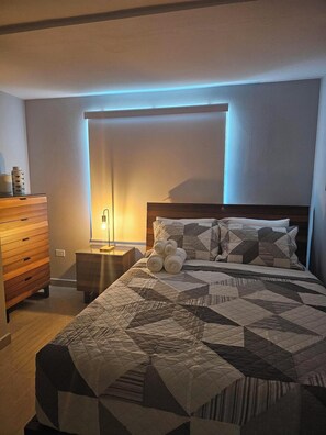3 bedrooms, free WiFi, bed sheets - Eduardo's Home (San Juan)