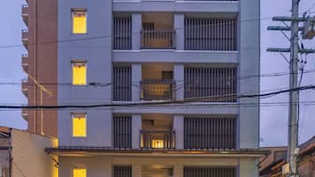 Vista frontal de la propiedad