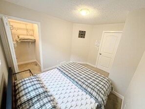 1 bedroom, WiFi - Relaxing room, share bathroomd (Calgary)