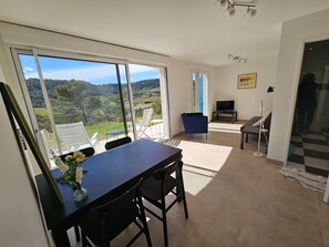 Dining - Inviting Holiday Home in Pierrerue (Pierrerue)