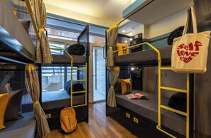 In-room safe, soundproofing, iron/ironing board, free WiFi